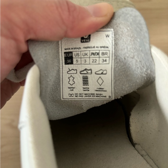 Veja V-10 White Black - Picture 5 of 9